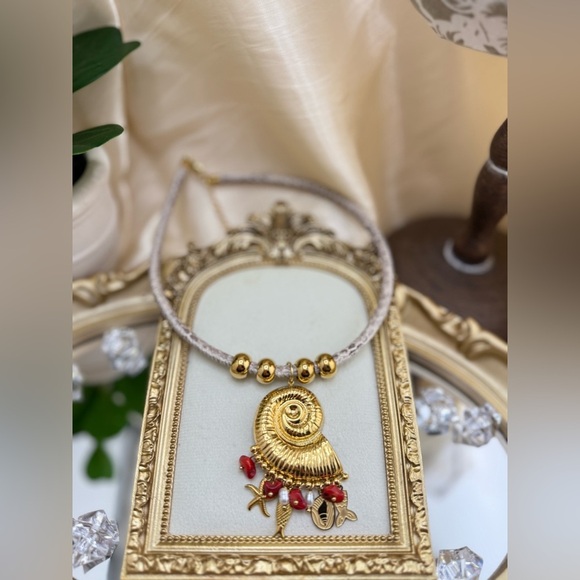 Golden Seashell Pendant Necklace – Nautical Charm with Natural Stone Accents - Picture 11 of 17